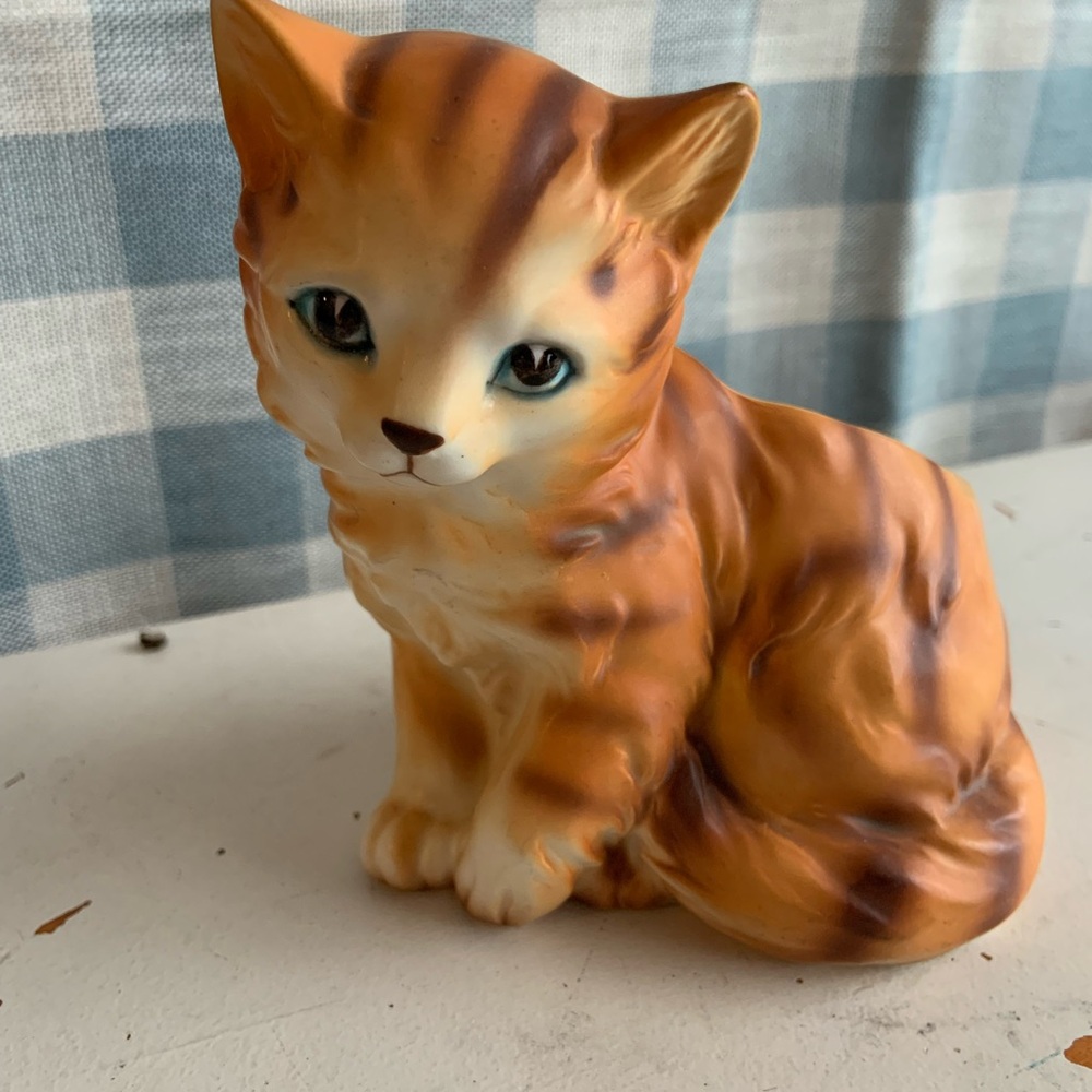 Adorable tabby Cat planter, vintage.